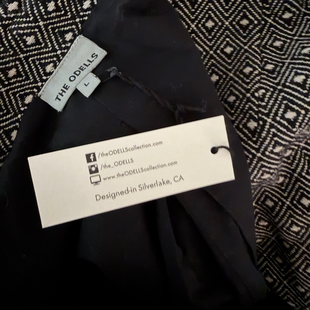 Elegant Gray Trench Coat for Women - Picture 5 of 5